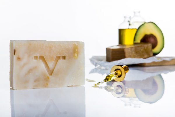 SAPOUNIA-VALANIA-BEESWAX-NEW2-600x400
